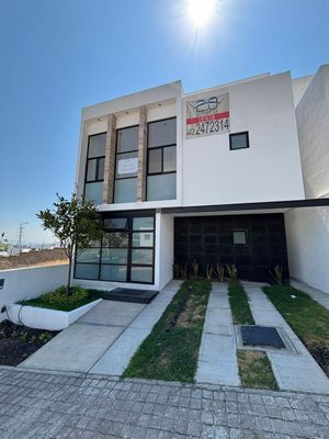Casa con recamara en planta baja en venta en corregidora Querétaro