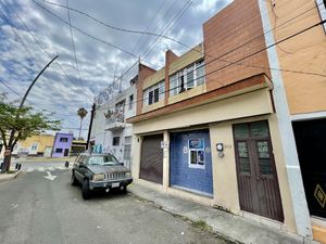 Casa en venta en el barrio de Analco con inquilino