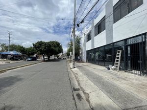 Local comercial en renta en esquina sobre Av. Experiencia en Guadalajara