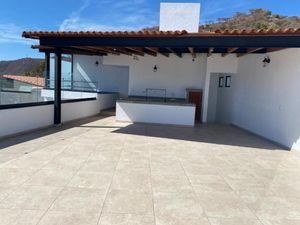 Casa en Renta en Condominio con Espectacular Vista al Lago y Montañas