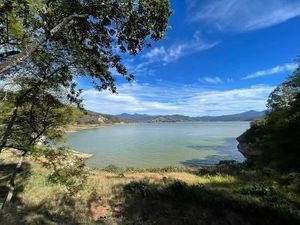 TERRENO EN VENTA A LA ORILLA DEL LAGO EN SAN GASPAR, VALLE DE BRAVO