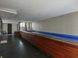 loft amueblado con árboles privados