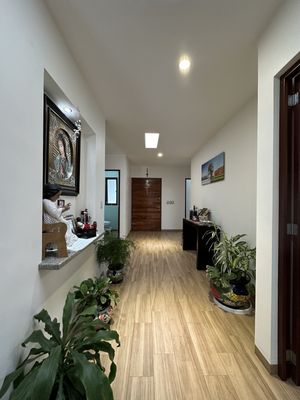 CASA DE UN PISO CON ALBERCA PROPIA, JURIQUILLA QUERETARO.