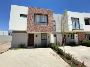 CASA EN VENTA DENTRO DE COTO