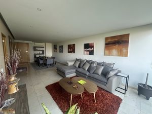 Renta departamento con balcón Reforma 222