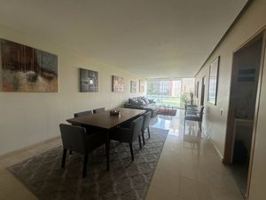 Renta departamento con balcón Reforma 222