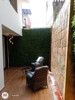 CASA EN VENTA, IMPECABLE, DE REVISTA.