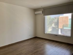 Casa de Lujo en Solares con Seguridad 24/7