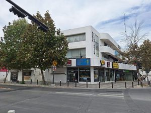 EDIFICIO COMERCIAL FRENTE A TEC MTY