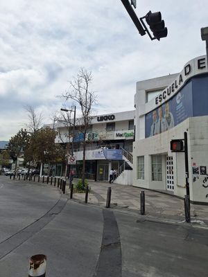 EDIFICIO COMERCIAL FRENTE A TEC MTY