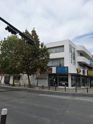 EDIFICIO COMERCIAL FRENTE A TEC MTY