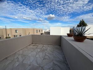 Encantadora Casa  de Condominio en Zibata con Espectacular Terraza y Amenidades