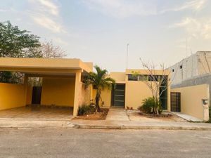 Preciosa casa en venta en Residencial Yaxlum CRM