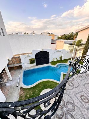 INCREÍBLE CASA EN VENTA EN LAS PLAZAS