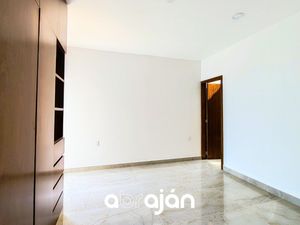 SE VENDE CASA EN LOMAS DEL DORADO CON HABITACION EN PLANTA BAJA