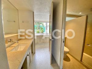 DEPARTAMENTO REMODELADO, 1er. PISO, 3REC/3WC, CTO DE SERV, ALBERCA, ELEVADOR,