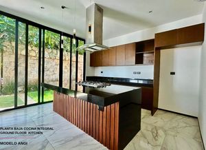 | Nueva casa en venta y renta, Altozano. |