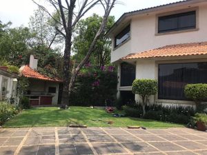 Residencia de Lujo en Venta en Jardines del Pedregal - $27,000,000 MXN