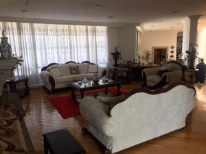 Residencia de Lujo en Venta en Jardines del Pedregal - $27,000,000 MXN