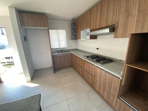 Bonita casa en venta dentro de condominio con amenidades en Capital Sur