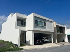 CASA EN VENTA EN MONTERREY