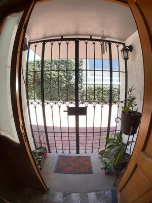 CASA EN VENTA EN COL. MERCED GOMEZ