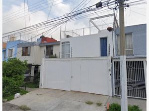 Casa en Venta en Colinas de las Aguilas Zapopan