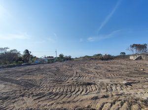 LOTE  EN VENTA EN PARAISO, A UNA CUADRA DE CARRETERA MÉRIDA-PROGRESO