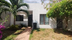 CASA CON PISCINA, EN FRACCIONAMIENTO LAS AMÉRICAS EN MÉRIDA