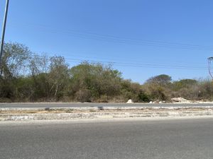 TERRENO EN ESQUINA SOBRE AVENIDA CERCA DE PERIFERICO PONIENTE 9,300 M2