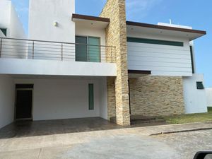 CASA EN RENTA EN EL CIELO, CIUDAD DEL CARMEN, CAMPECHE