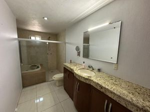 Casa Amplia más Sótano adaptado en Villas de Guadalupe