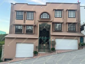 Hermosa casa en renta en Privada Del Fraccionamiento Laderas de Monterrey