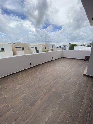 CASA EN VENTA RESIDENCIAL ARBOLADA CANCÚN CON ALBERCA