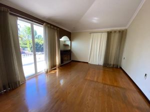 Amplia Residencia de 4 Recamaras en Esquina en Venta en Valle Real