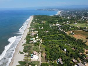 Terrenos en la Barra de Colotepec, a una cuadra del mar