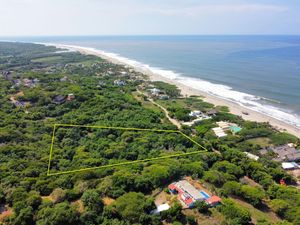 Terrenos en la Barra de Colotepec, a una cuadra del mar