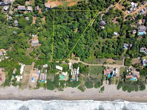 Terrenos en la Barra de Colotepec, a una cuadra del mar