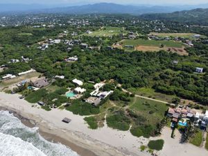 Terrenos en la Barra de Colotepec, a una cuadra del mar