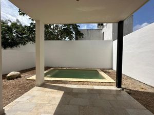 Casa dentro de la ciudad de Mérida con Piscina y Terraza Techada