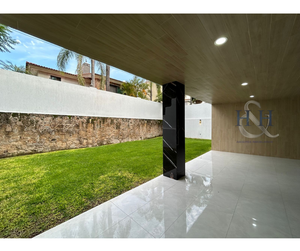 CASA REMODELADA EN VENTA EN PUERTA DE HIERRO