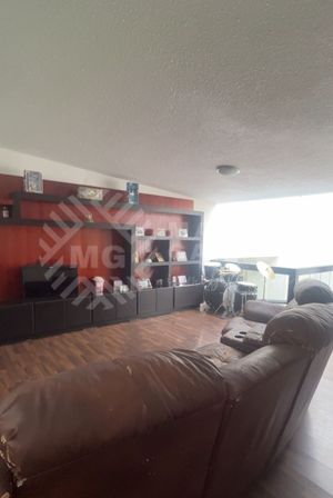 Casa en Venta en Lomas de Valle Escondido, con amplios espacios