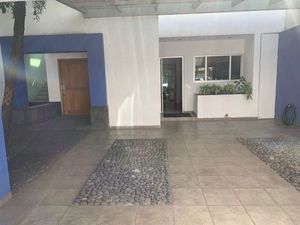 CASA EN JARDINES VALLARTA CON EXCELENTE UBICACIÓN