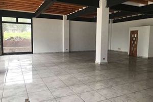 RENTA DE LOCAL COMERCIAL EN VALLE DE BRAVO