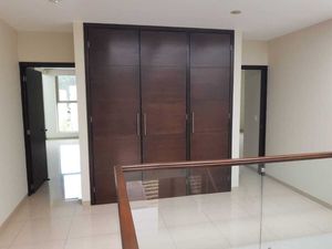 Residencia en Venta frente a parque