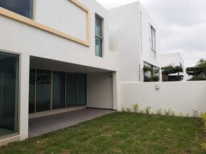 Residencia en Venta frente a parque