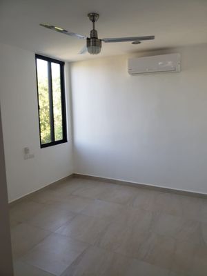 Townhouse en renta, dentro de privada, Temozon Norte