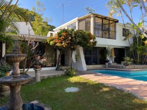 OPORTUNIDAD 🔥 🪻CASA EN VENTA !  SE VENDE COMO TERRENO ! EN CUERNAVACA!