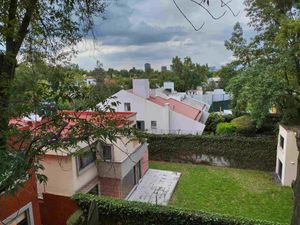 Casa en venta nueva en Lomas de Chapultepec con uso de suelo mixto