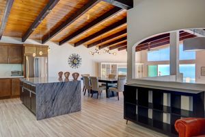 Casa de 5 Recámaras en Venta en San Antonio del Mar